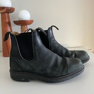 Back square toe Blundstones